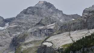 Svizzera, il ghiacciaio si scioglie e restituisce i corpi di due alpinisti scomparsi