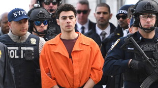 La sinistra affascinata dall'assassino Mangione