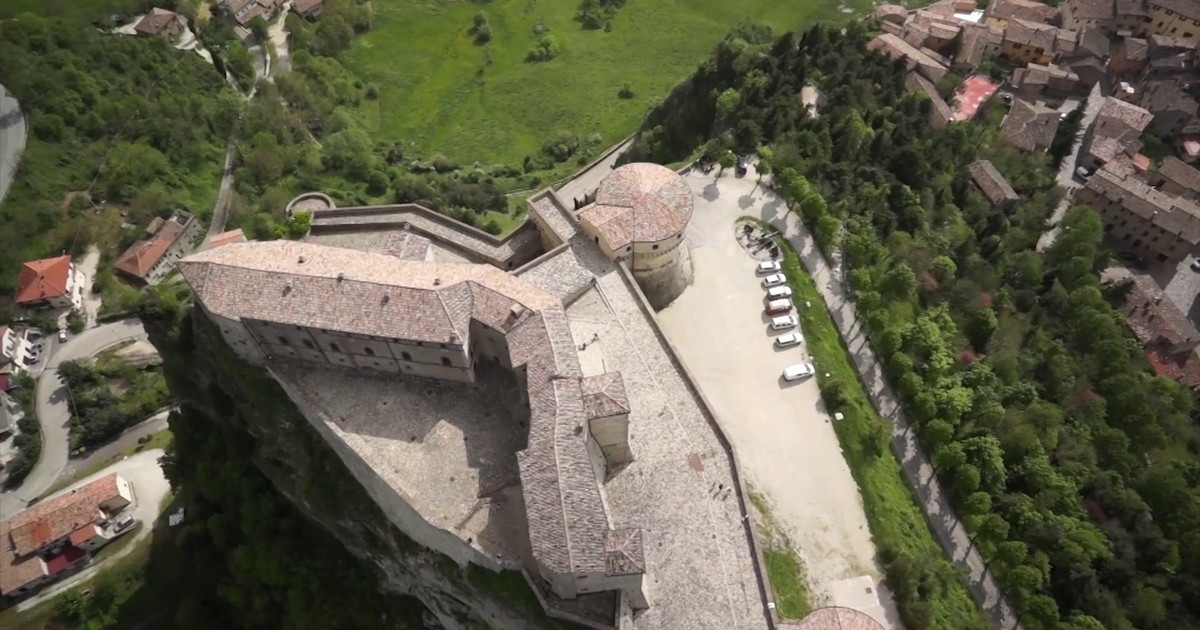 San Leo connessa al futuro con Open Fiber, la fibra abilita l'albergo diffuso