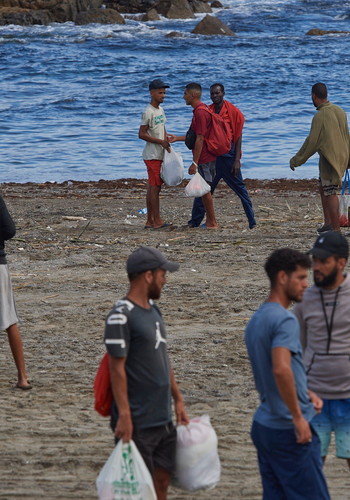 Ceuta, la mafia fa da sponda ai migranti per attraversa Gibilterra: "9mila euro"