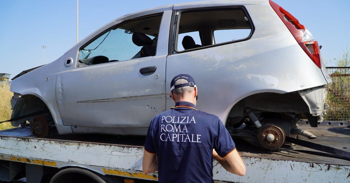 auto e moto defunte a roma rimosse 200 al mese da Iltempo.it auto e moto defunte a roma rimosse 200 al mese