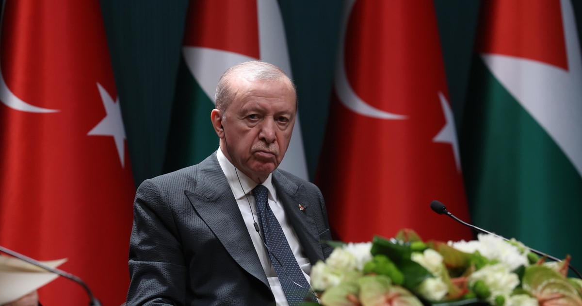israele dopo il raid all aeroporto militare siriano erdogan beccato con le mani nella marmellata da Iltempo.it israele dopo il raid all aeroporto militare siriano erdogan beccato con le mani nella marmellata