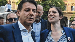 Povera Elly desaparecida e bullizzata da Conte. Le primarie sono un incubo