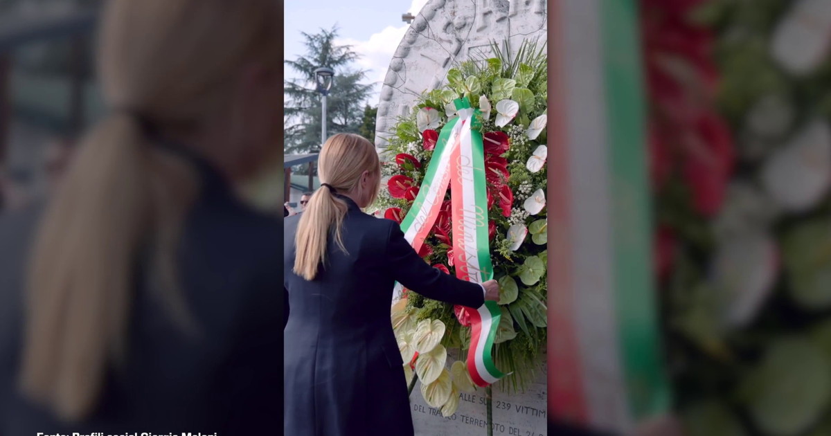 Meloni ad Amatrice "Grazie per l'accoglienza", un anziano si commuove