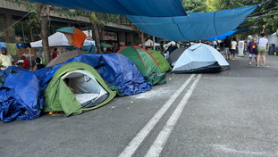Altro che sgombero: a Spin Time ecco i gazebo