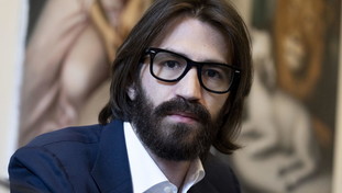 Leonardo Maria Del Vecchio lascia gli incarichi in EssilorLuxottica: "Gestione distante e impersonale"