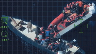 Scafisti con il volto coperto e migranti già col salvagente. FdI: Chiarire su Sea Watch