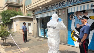 Ostia, spari contro il Lazio Store. Ipotesi avvertimento e il precedente