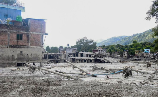 Nepal, sale a 389 il bilancio delle vittime