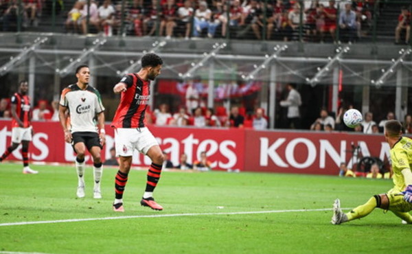 Il Milan batte 2-0 il Venezia nel ricordo di Franco Baresi