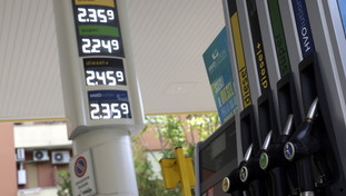Caro carburanti, il governo studia un bonus fino a 200 euro e aiuti fiscali