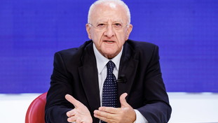 Schiaffo di De Luca all'eroe della sinistra: Ranucci malato di narcisismo, camorrismo giornalistico”