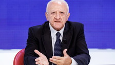 Schiaffo di De Luca all'eroe della sinistra: Ranucci malato di narcisismo, camorrismo giornalistico”