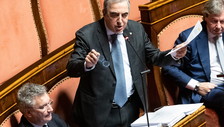 Protesta con lo slogan “no alla norma-bavaglio”. Gasparri: iniziativa grave