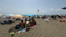Ostia, i balneari: Presenze in calo del 50%. Il Comune si consola con le spiagge libere