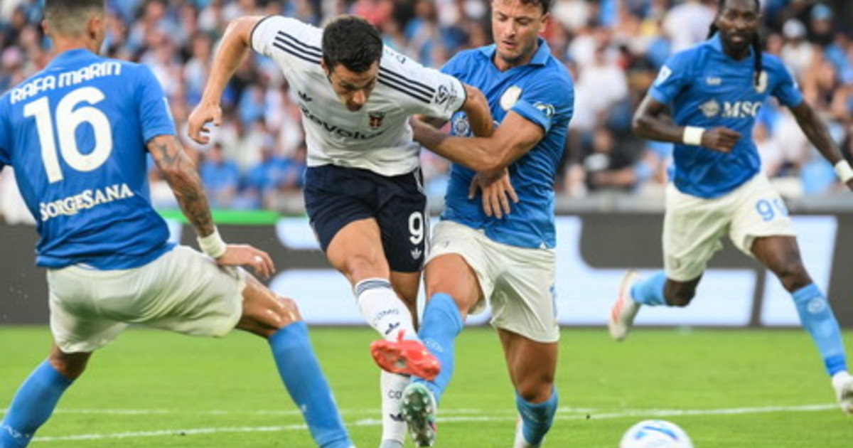 Baturina e Douvikas piegano il Napoli al Maradona, vince il Como 2-1