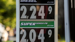 Per gli aiuti sul caro carburanti cestinare l'Isee e usare i redditi. Altrimenti si mortifica il ceto medio