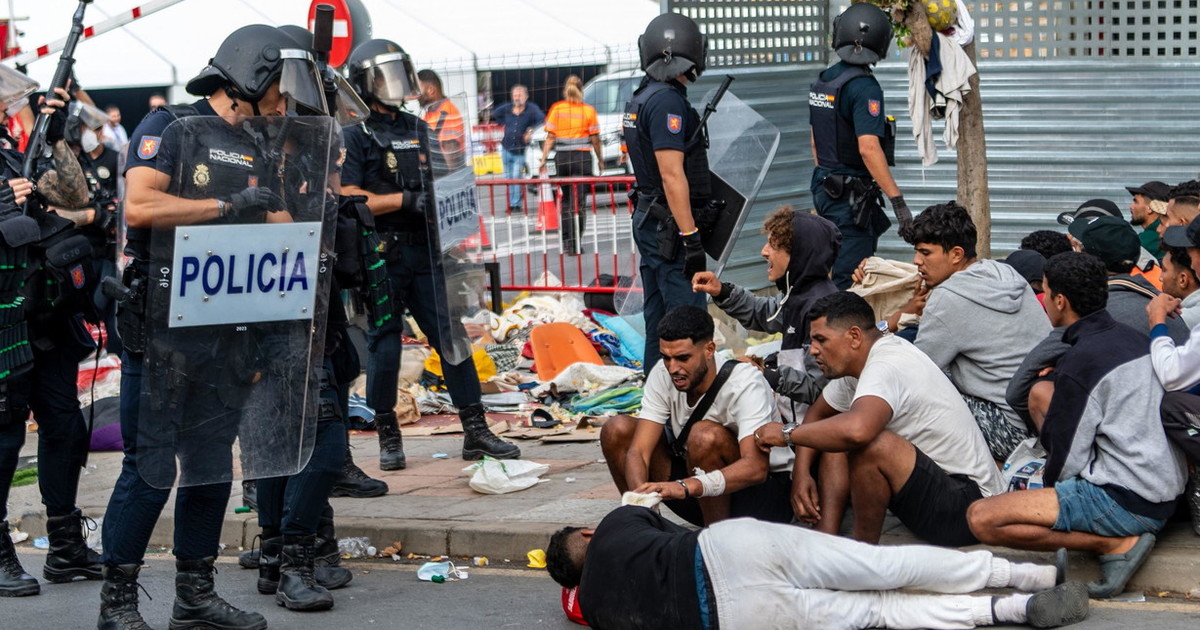 nuovi scontri a ceuta la crisi non si ferma polizia antisommossa e spari in aria da Iltempo.it nuovi scontri a ceuta la crisi non si ferma polizia antisommossa e spari in aria