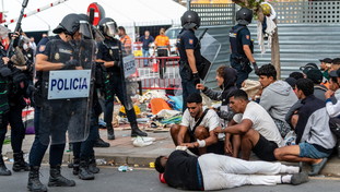 Nuovi scontri a Ceuta: la crisi non si ferma, polizia antisommossa e spari in aria
