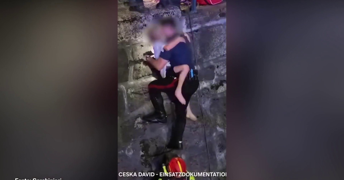 Salvati tre bambini tedeschi bloccati nel fiume Passirio a Merano, le immagini