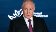 Guerra in Ucraina, Putin vede spiragli diplomatici per la pace ma attacca Kiev e l'Occidente