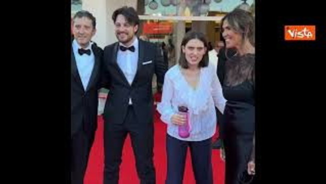 venezia 83 stefani pres veneto sul red carpet con una ragazza autistica emma dal ben da Iltempo.it venezia 83 stefani pres veneto sul red carpet con una ragazza autistica emma dal ben