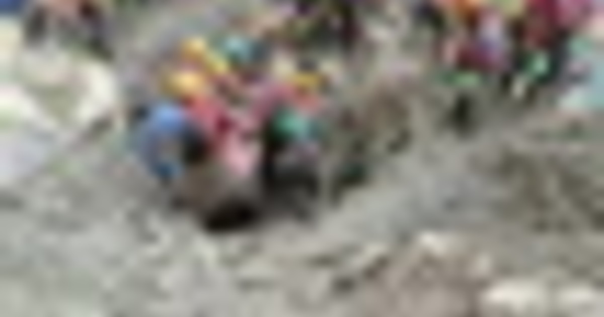 Alluvione in Nepal: due operai tratti in salvo da una galleria