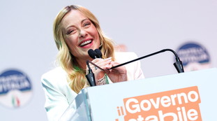 Bari, Meloni celebra la longevit&agrave; del governo: "Mai mollato, continuiamo"