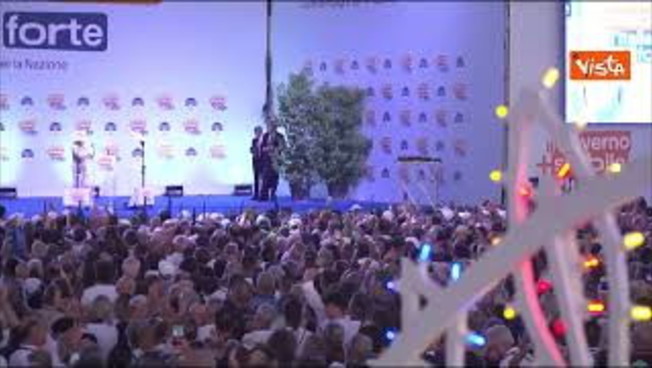 ovazione per meloni durante discorso a bari la premier e lungo sto intervento usciamo alle 21 da Iltempo.it ovazione per meloni durante discorso a bari la premier e lungo sto intervento usciamo alle 21
