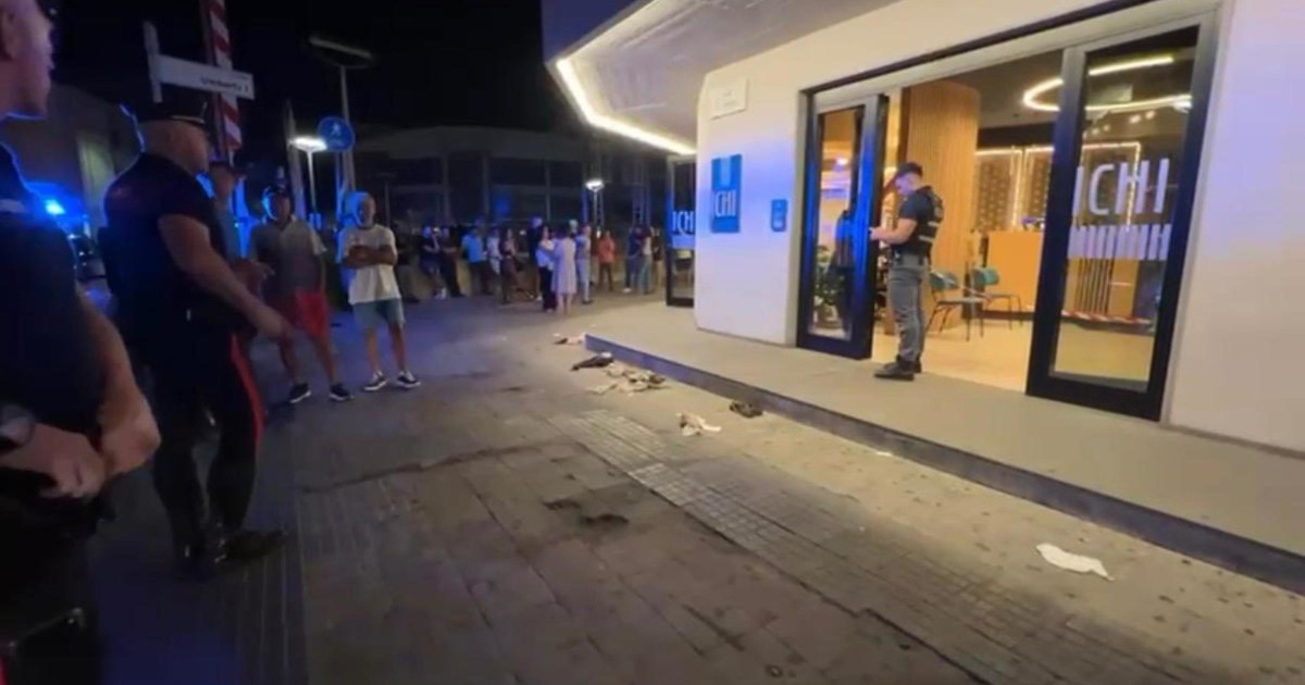 olbia terrore al ristorante algerino entra nel locale e accoltella quattro persone da Iltempo.it olbia terrore al ristorante algerino entra nel locale e accoltella quattro persone