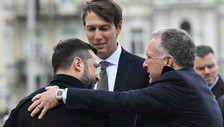 Dopo Mosca gli inviati di Trump a Kiev. Zelensky: Serve una pace dignitosa