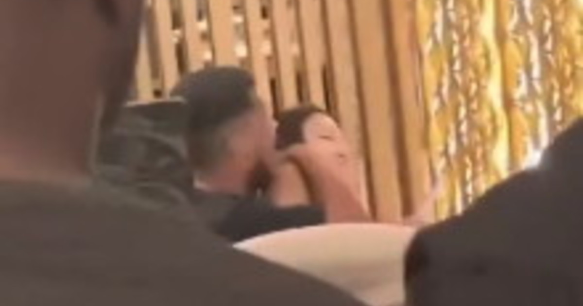 olbia la donna con il coltello alla gola il video choc dell algerino nel sushi bar da Iltempo.it olbia la donna con il coltello alla gola il video choc dell algerino nel sushi bar