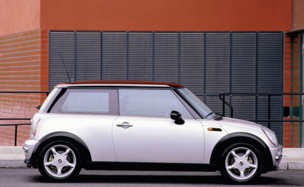 Mini celebra 25 anni in Italia, oltre 480mila vetture vendute dal debutto