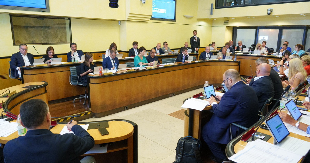 comunicato stampa crv consiglio veneto osservato un minuto di silenzio in ricordo di francesco piccolo da Iltempo.it comunicato stampa crv consiglio veneto osservato un minuto di silenzio in ricordo di francesco piccolo
