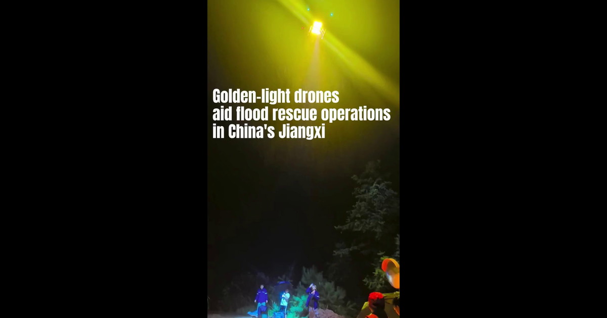 Cina, droni nelle operazioni notturne di soccorso dopo le alluvioni nel Jiangxi