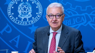 Futuro ex Ilva, Mantovano fissa le condizioni: partecipazione pubblica solo con un piano industriale solido