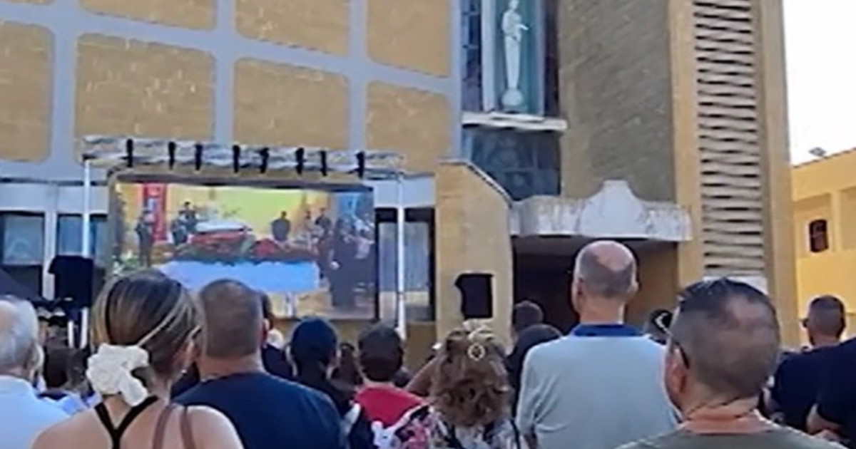 femminicidio di lorena isceri il video dal funerale a squinzano da Iltempo.it femminicidio di lorena isceri il video dal funerale a squinzano