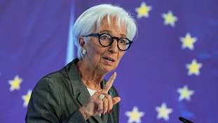 Hormuz chiuso e impennata del petrolio: Lagarde vara la stretta contro l'inflazione