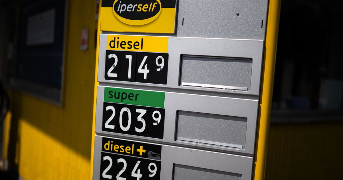 la crescita dei prezzi della benzina 232 inarrestabile costo ai massimi dal 2022 diesel senza pause da Iltempo.it la crescita dei prezzi della benzina 232 inarrestabile costo ai massimi dal 2022 diesel senza pause