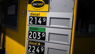 La crescita dei prezzi della benzina è inarrestabile: costo ai massimi dal 2022. Diesel senza pause