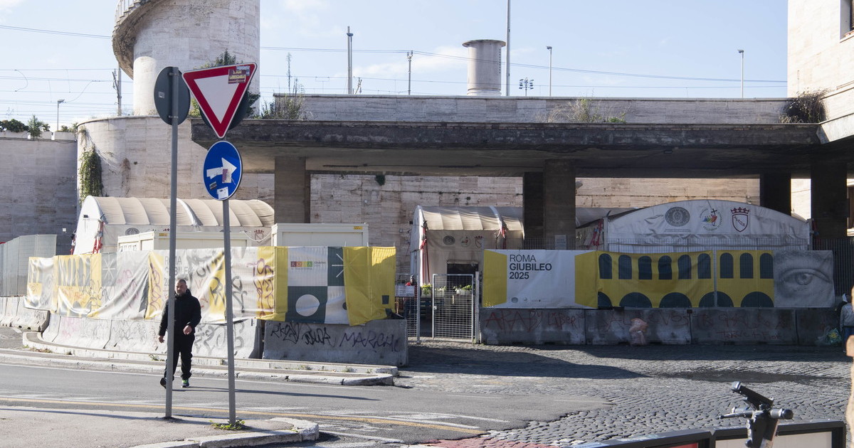 altro che temporanei i tendoni del comune per i senzatetto restano fino al 2030 da Iltempo.it altro che temporanei i tendoni del comune per i senzatetto restano fino al 2030
