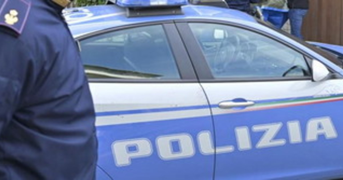 nigeriano barricato per ore sul tetto crea il panico a bergamo arrestato da Iltempo.it nigeriano barricato per ore sul tetto crea il panico a bergamo arrestato