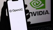 Quelli che vogliono frenare l'intelligenza artificiale. Ma solo qui, mica in Cina…