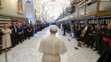 Leone cancella i tagli agli stipendi dei cardinali decisi da Bergoglio per il Covid