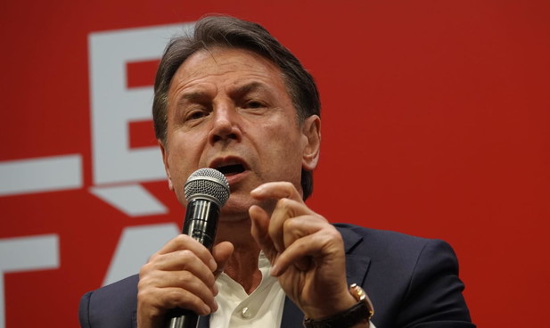 Conte e la trappola a Schlein: Se vince, non aiuteremo l'Ucraina. Così detta la linea