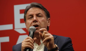 Conte, trappola a Schlein: "Se vince, non aiuteremo l'Ucraina". Cos&igrave; detta la linea