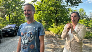 Famiglia nel bosco, breve ritorno a casa dei bambini prima dell'inizio scolastico