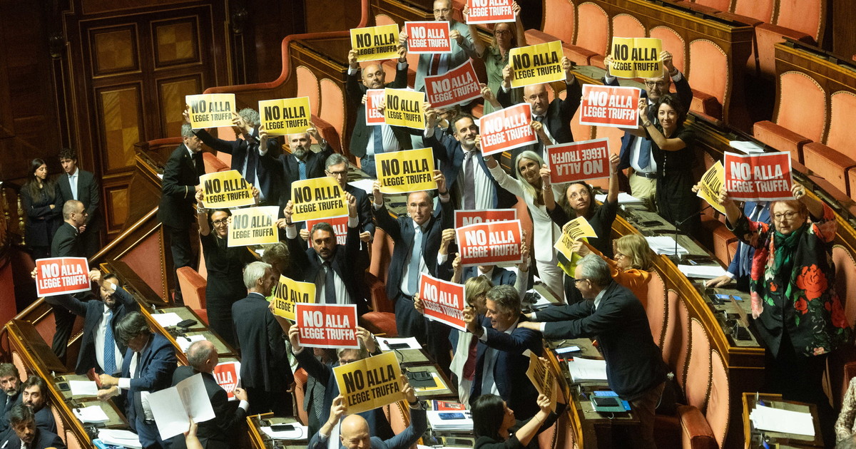 legge elettorale ok al senato le solite opposizioni ora le preferenze sono una svolta autoritaria da Iltempo.it legge elettorale ok al senato le solite opposizioni ora le preferenze sono una svolta autoritaria