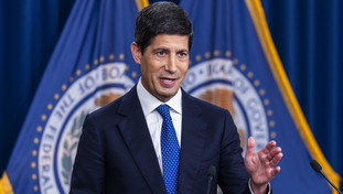 Mossa a sorpresa della Fed: prima stretta sui tassi dal 2023 nonostante le pressioni di Trump