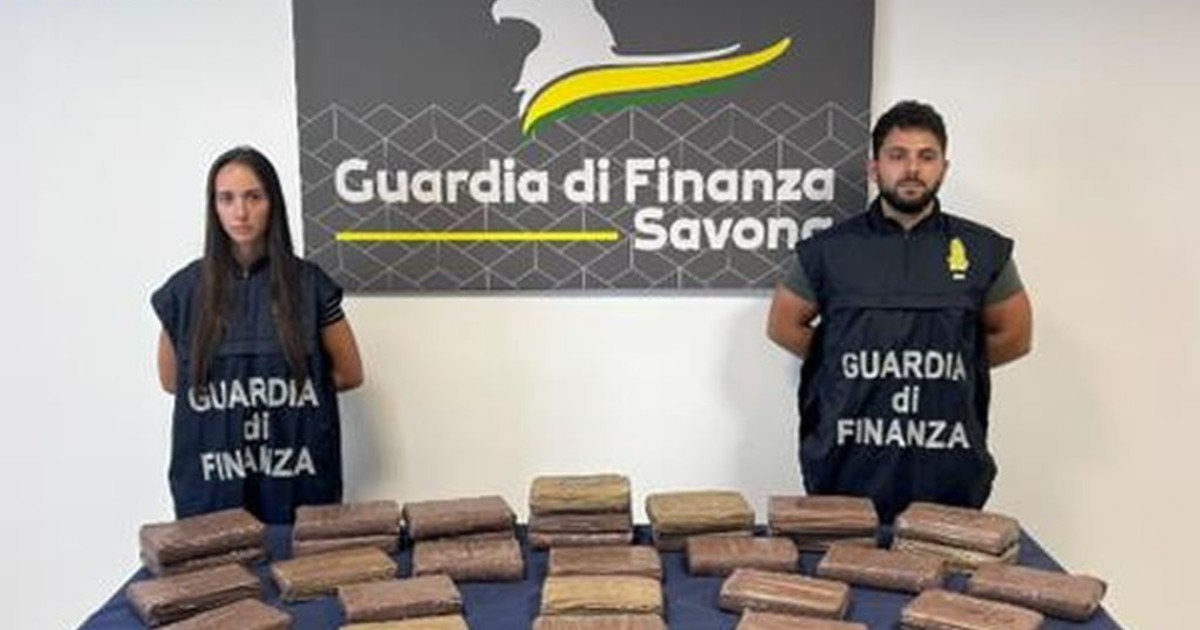 Savona, arrestati 2 corrieri con 34 Kg di cocaina occultati in un camper